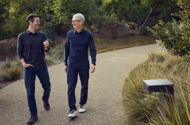 John Ternus et Tim Cook (Image : Apple)
